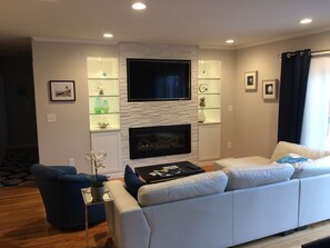Living room: 55" flat screen 4K Smart TV with linear gas fireplace