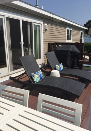 back deck, lounge chairs and Grill