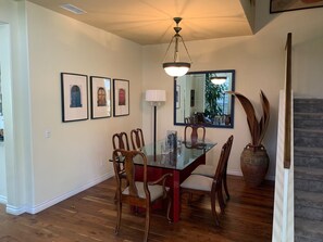 Dining area seats 6