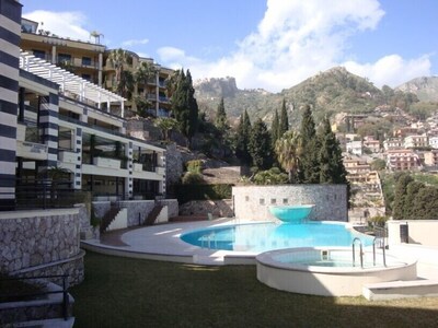 LUXURY PANORAMIC LOFT, private terrace, swimming pool, garage, Taormina center