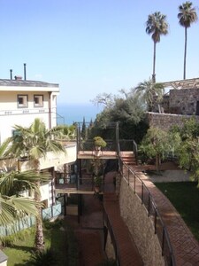 LUXURY PANORAMIC LOFT, private terrace, swimming pool, garage, Taormina center