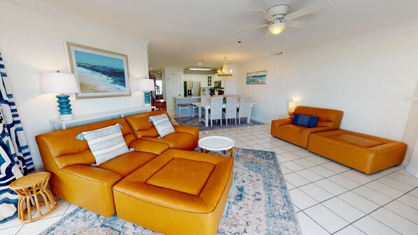 6_Pelican_Point_Condominiums-03302023_094231