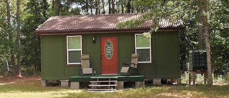 Peaceful cabin in the National Forest