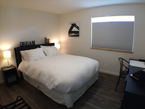 Bedroom - Queen Bed