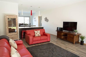 OPEN PLAN LIVING ROOM