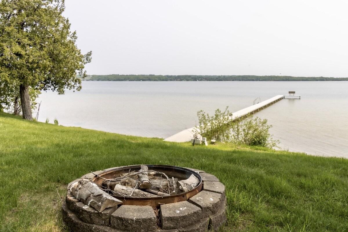 Up North Log Cottage at Memo’s Treasure With Private Lake Leelanau Waterfront