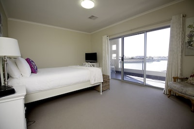 Wallaroo Marina Apartments Luxury Award Winning 3 Bedroom Boardwalk Apartment