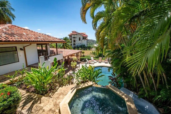 Private Pool and garden