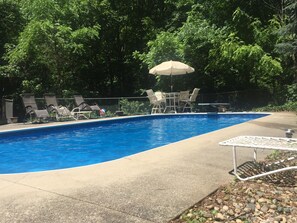 Poolside seating for 10+