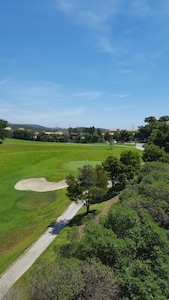 Haven on the edge of a golf course, 1800m from the sea and 15min from MARBELLA