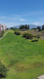 Haven on the edge of a golf course, 1800m from the sea and 15min from MARBELLA