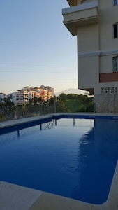 Haven on the edge of a golf course, 1800m from the sea and 15min from MARBELLA