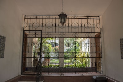 Villa Azteca, hogar colonial mexicano, excelente ubicación, ideal para familias y mascotas