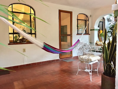 Villa Azteca, hogar colonial mexicano, excelente ubicación, ideal para familias y mascotas