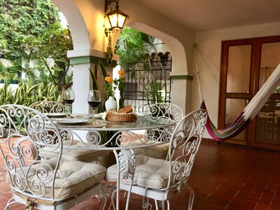 Villa Azteca, hogar colonial mexicano, excelente ubicación, ideal para familias y mascotas