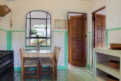 Villa Azteca, hogar colonial mexicano, excelente ubicación, ideal para familias y mascotas