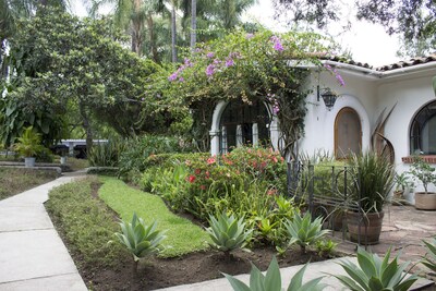 Villa Azteca, hogar colonial mexicano, excelente ubicación, ideal para familias y mascotas