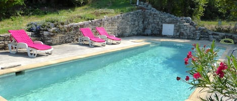 Piscine privée 4/11m, poolhouse