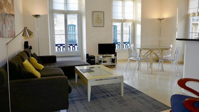 This bright, spacious apartment is located in the heart of the city.