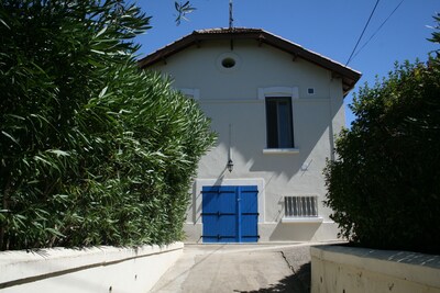 Ruhiges Dorfhaus, großer ruhiger Garten, Pool, alle Annehmlichkeiten, Strände 30 Minuten