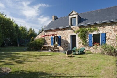 pretty stone cottage, lovely garden in rural setting