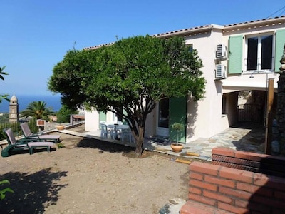 Maison neuve avec jardin, climatisée, vue mer, à 5 mn de la plage,confort,calme