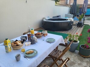 Outdoor dining