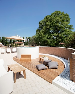 Terrace & Jacuzzi