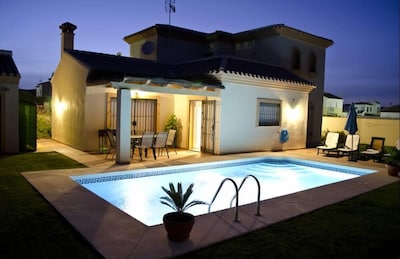Villa-Chalet con jardín y piscina en la Serranía de Ronda