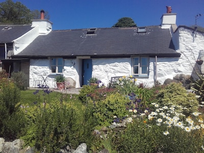 A romantic hideaway for two in the foothills of Snowdonia