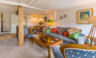 Picturesque cottage in the heart of Arundel sleeps 4/5