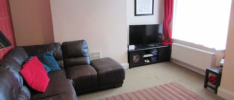 living room, large, internet Tv