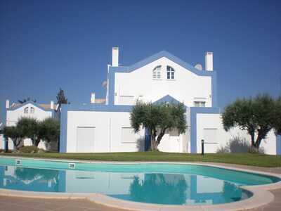 Luxury Townhouse villa, large pool and gardens - Sept 2020 only £79 p/night