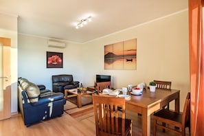 Living/dining area