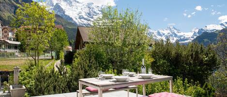 Chalet Arven with views of the Jungfrau mountains by Alpine Holiday Services