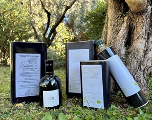 il nostro olio extravergine di oliva biologico 2024-2025