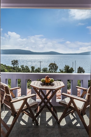 Upper- floor balcony sea view