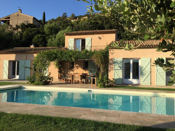 Villa "La vie est belle---!" 
Außenansicht