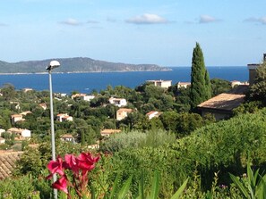 Meerblick mit Cap Lardier vom Garten