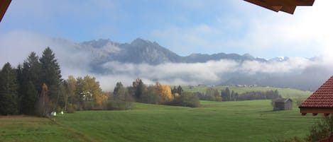 Blick von der Ferienwohnung auf den Südbalkon mit Aussicht!