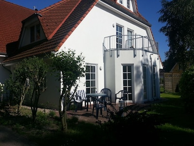 Helle und freundliche Erdgeschosswohnung mit Terrasse und Zugang zum Garten