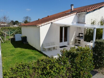 Jolie petite villa proche de la mer