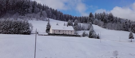 Skidåkning och snöaktiviteter