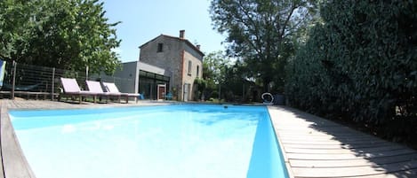 Vue depuis la piscine 8x4m