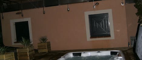 Jacuzzi 6 personnes