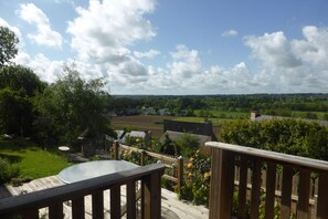 Vue du gite sur la vallée de l'Ille