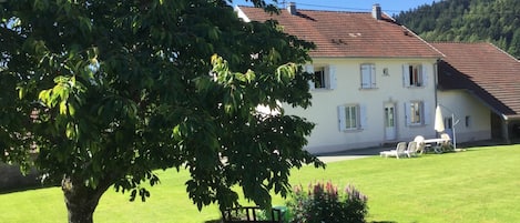 Appartement spacieux et lumineux  au rez-de-chaussée de la maison -plain pied.