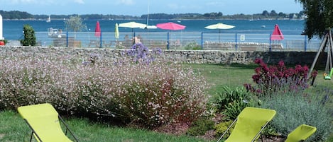 Vue sur le golfe du Morbihan depuis le jardin