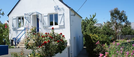 Appart 8 pers situé au rez de chaussée et 1er étage (maison avec 2 logements)