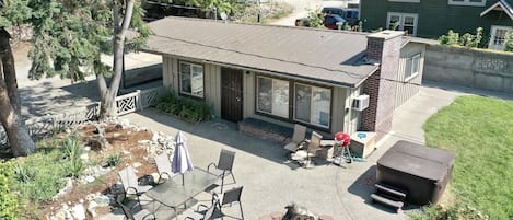 Our Parkview House is conveniently located very close to beautiful Lake Chelan and in downtown Chelan